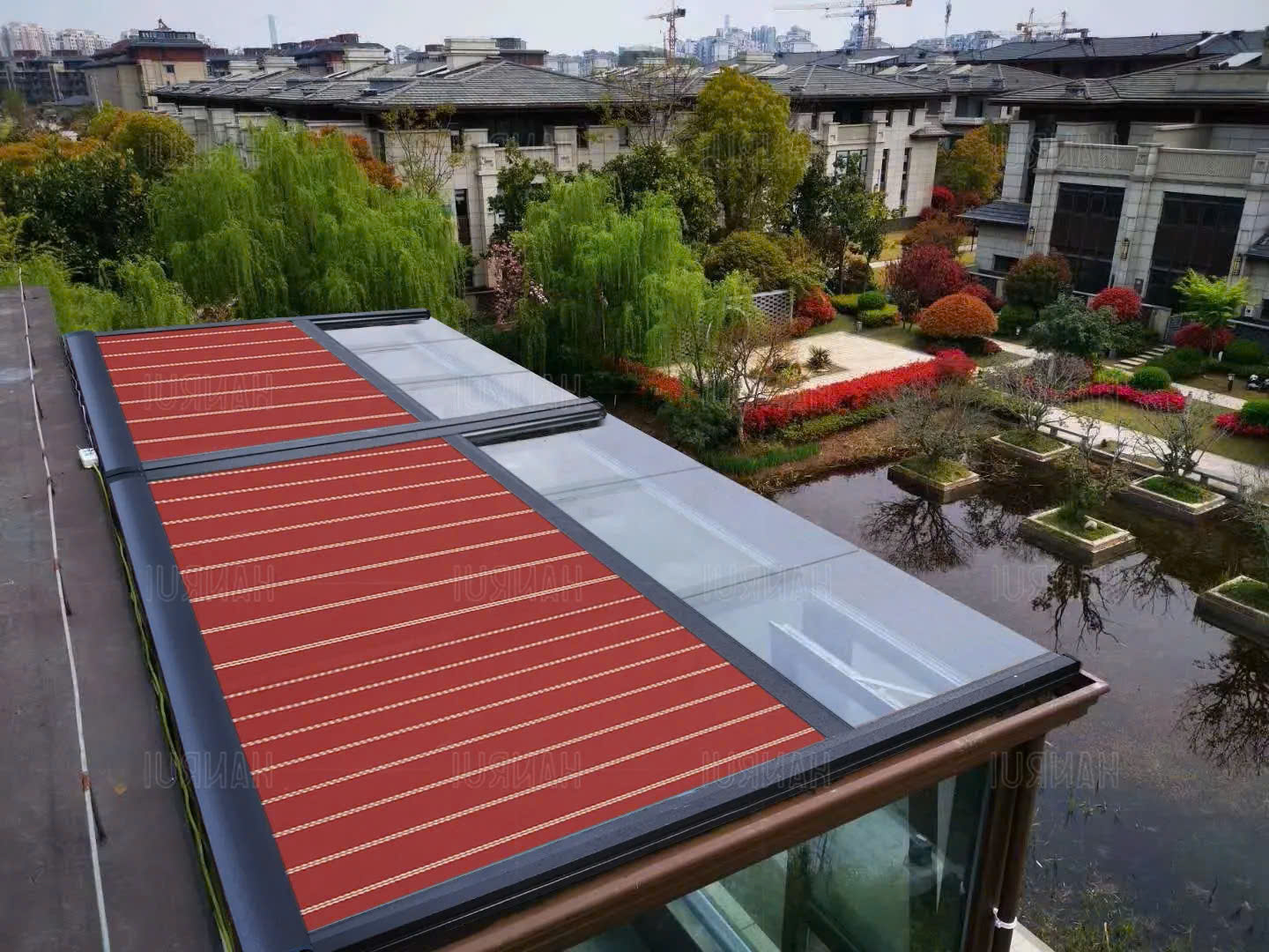 mái bạt cuốn tự động