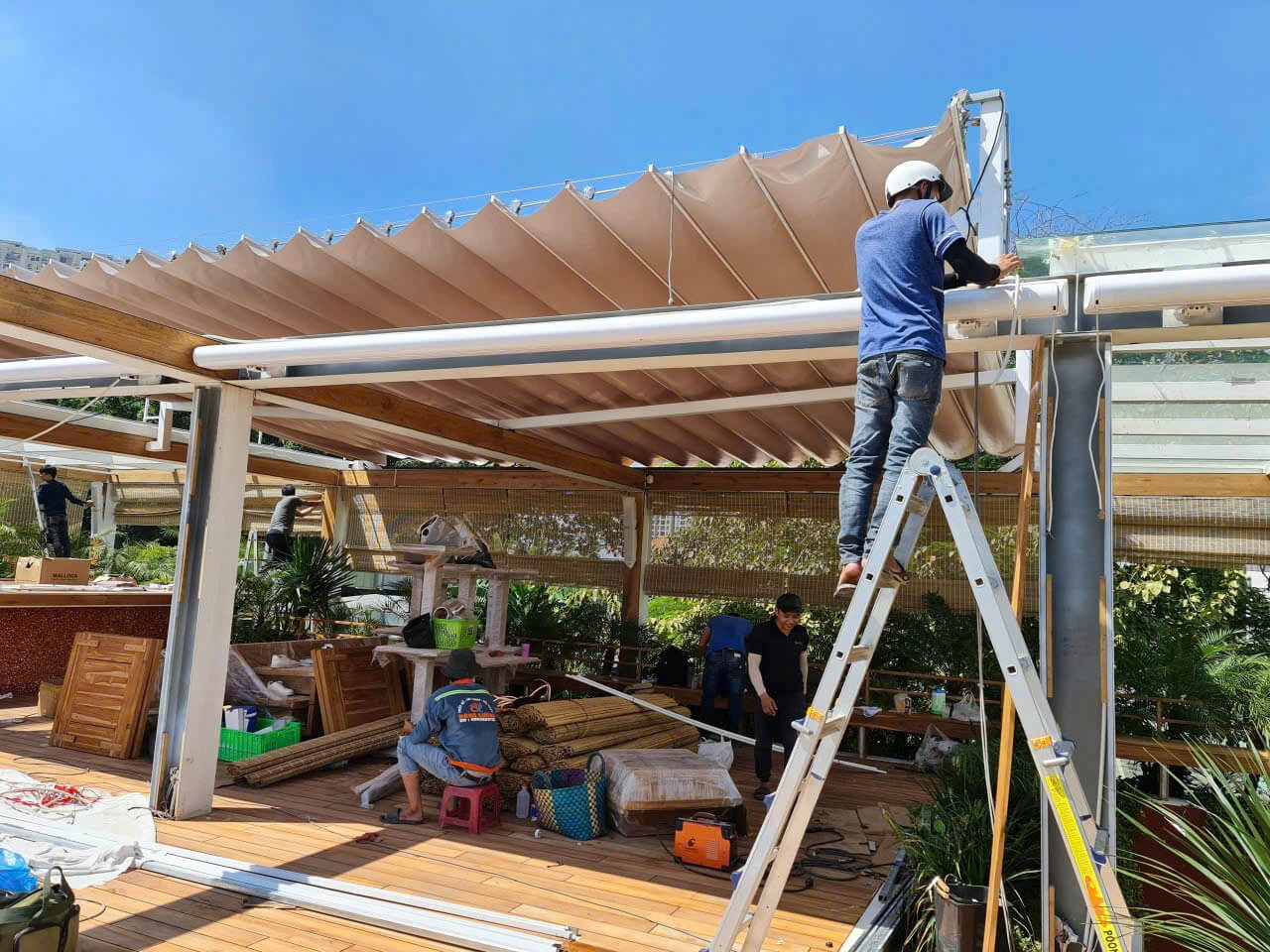 Mái hiên tự động nhà hàng Clay, Thảo Điền