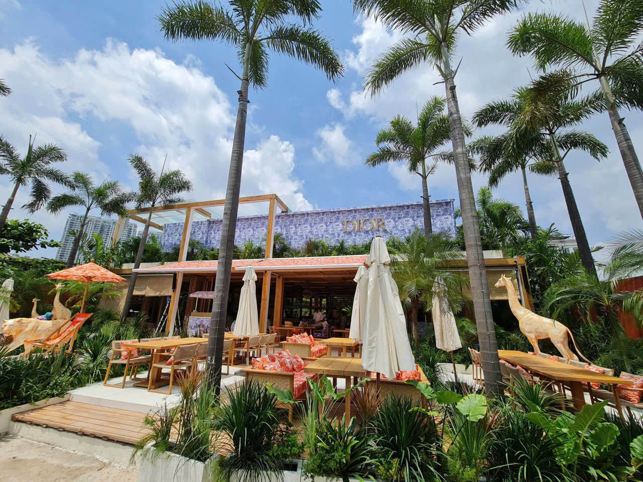 Mái hiên tự động nhà hàng Clay, Thảo Điền