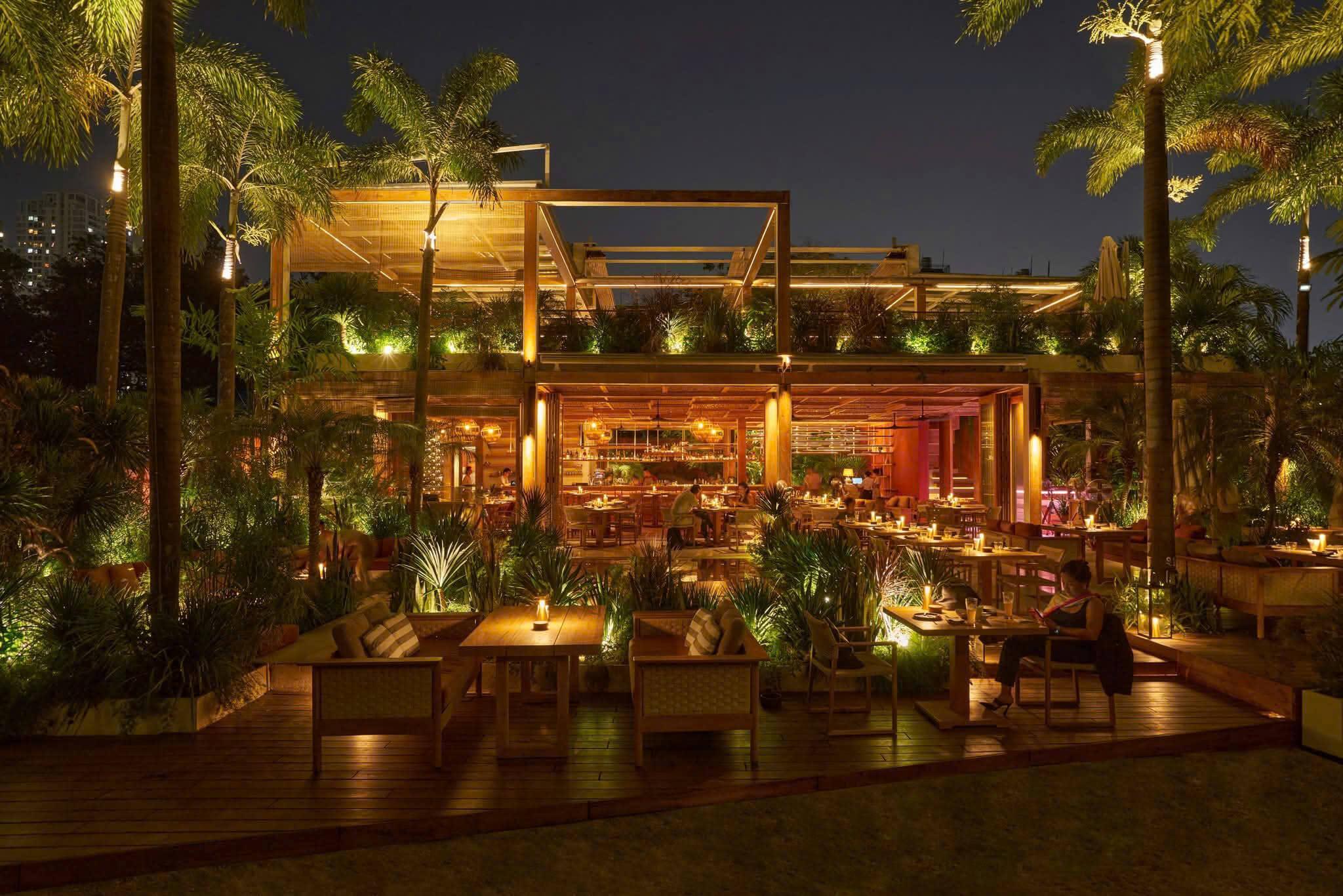 Mái hiên tự động nhà hàng Clay, Thảo Điền