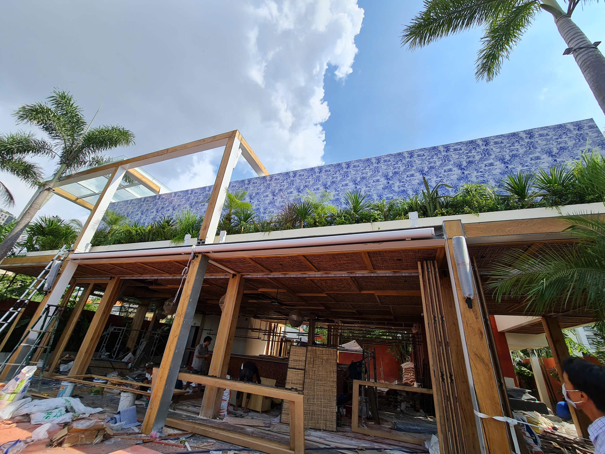 Mái hiên tự động nhà hàng Clay, Thảo Điền