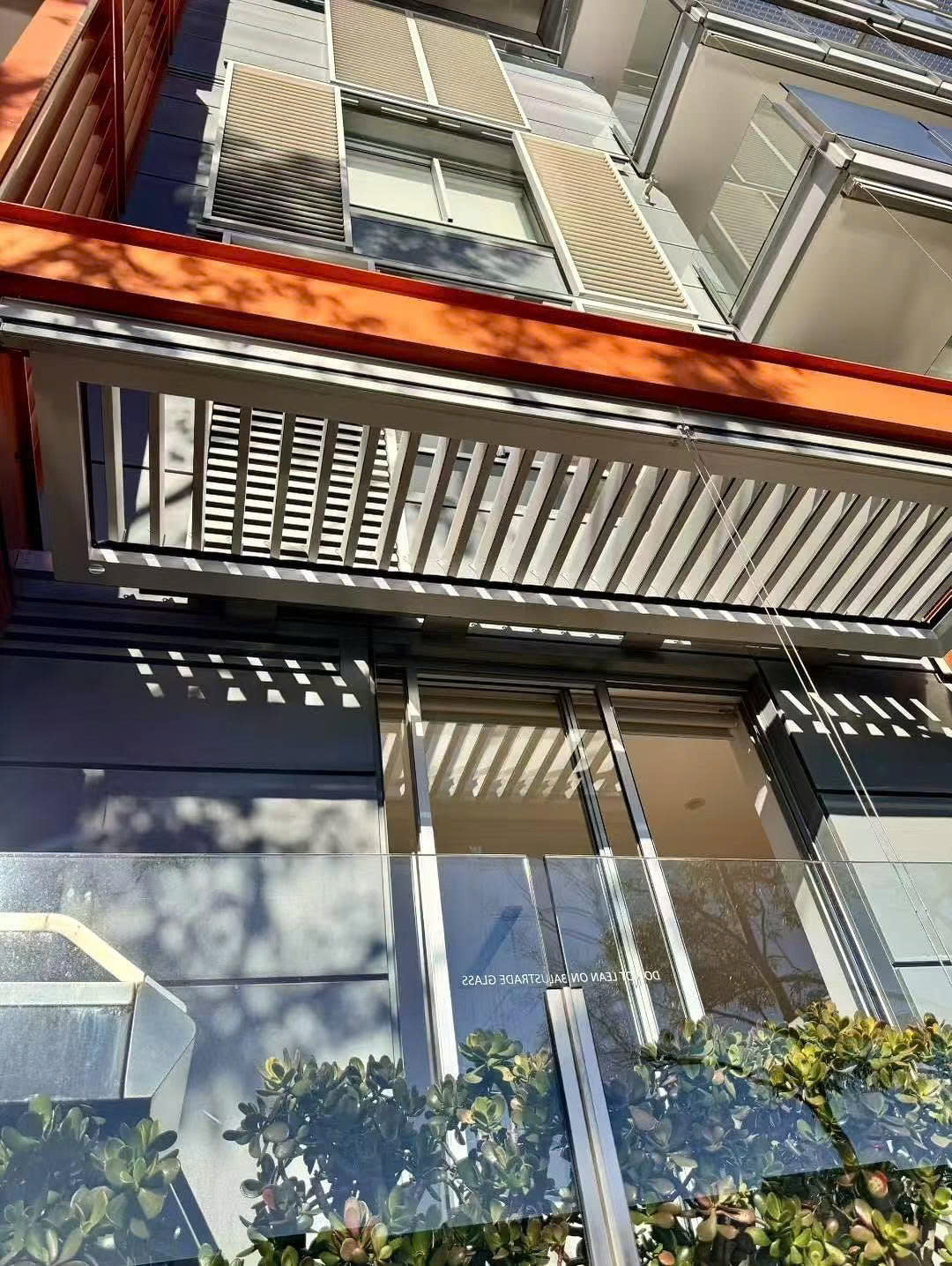 mái nhôm xếp lật tự động cao cấp tại bến du thuyền thành phố hồ chí minh