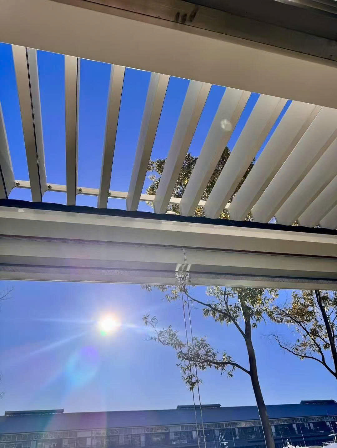 mái nhôm xếp lật tự động cao cấp tại bến du thuyền thành phố hồ chí minh