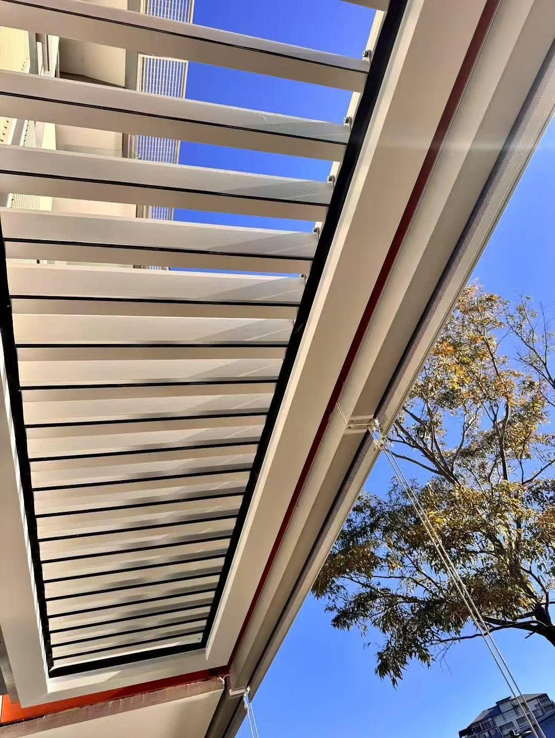 mái nhôm xếp lật tự động cao cấp tại bến du thuyền thành phố hồ chí minh