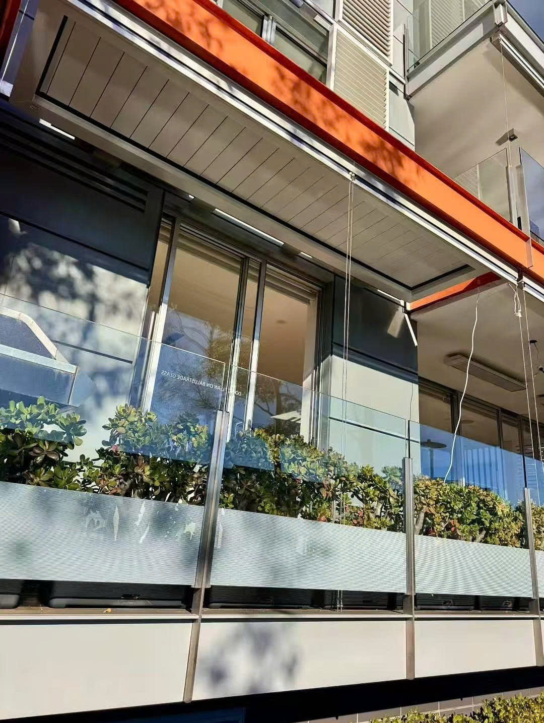 mái nhôm xếp lật tự động cao cấp tại bến du thuyền thành phố hồ chí minh