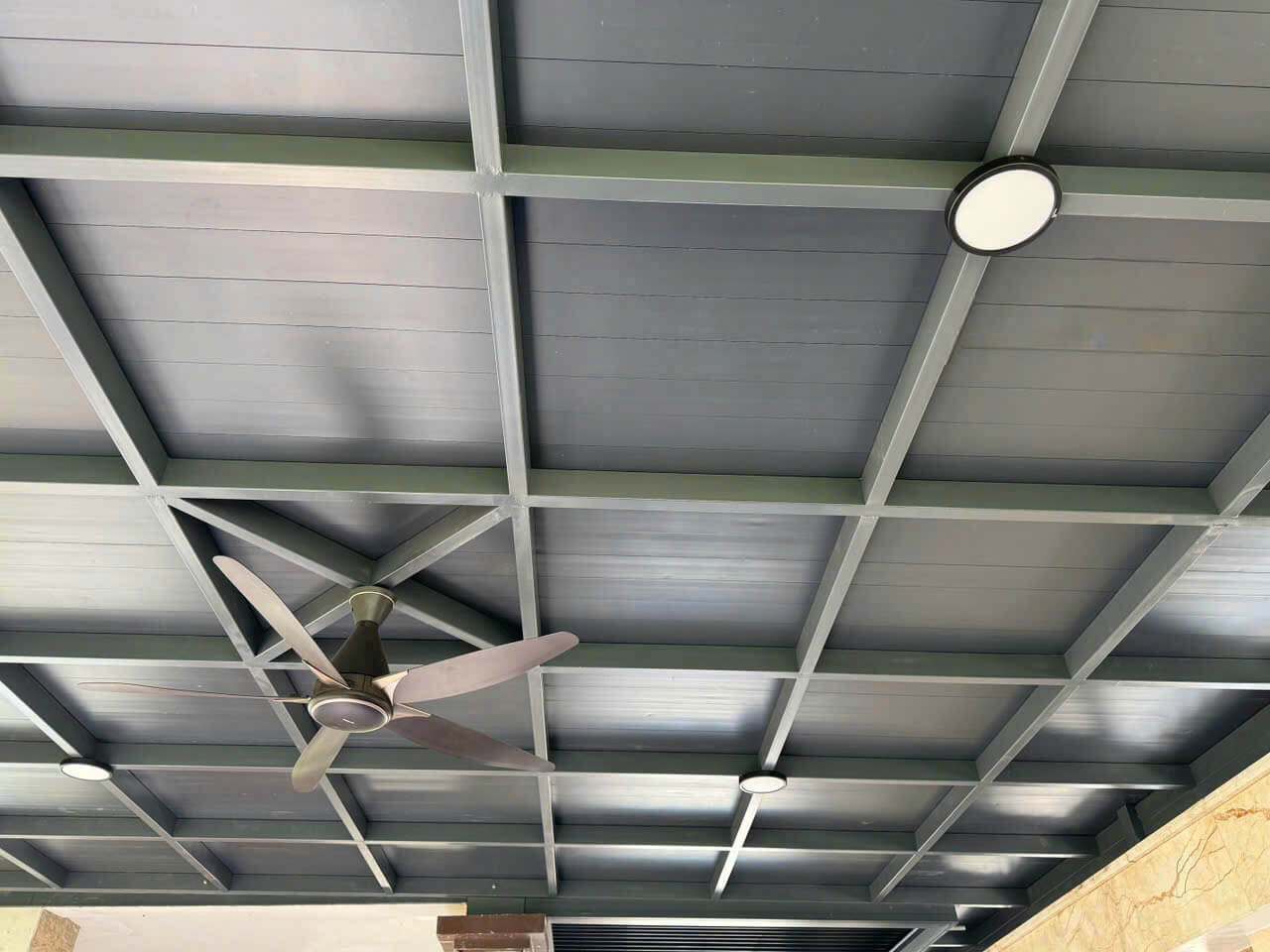 mái che lam nhôm sóng