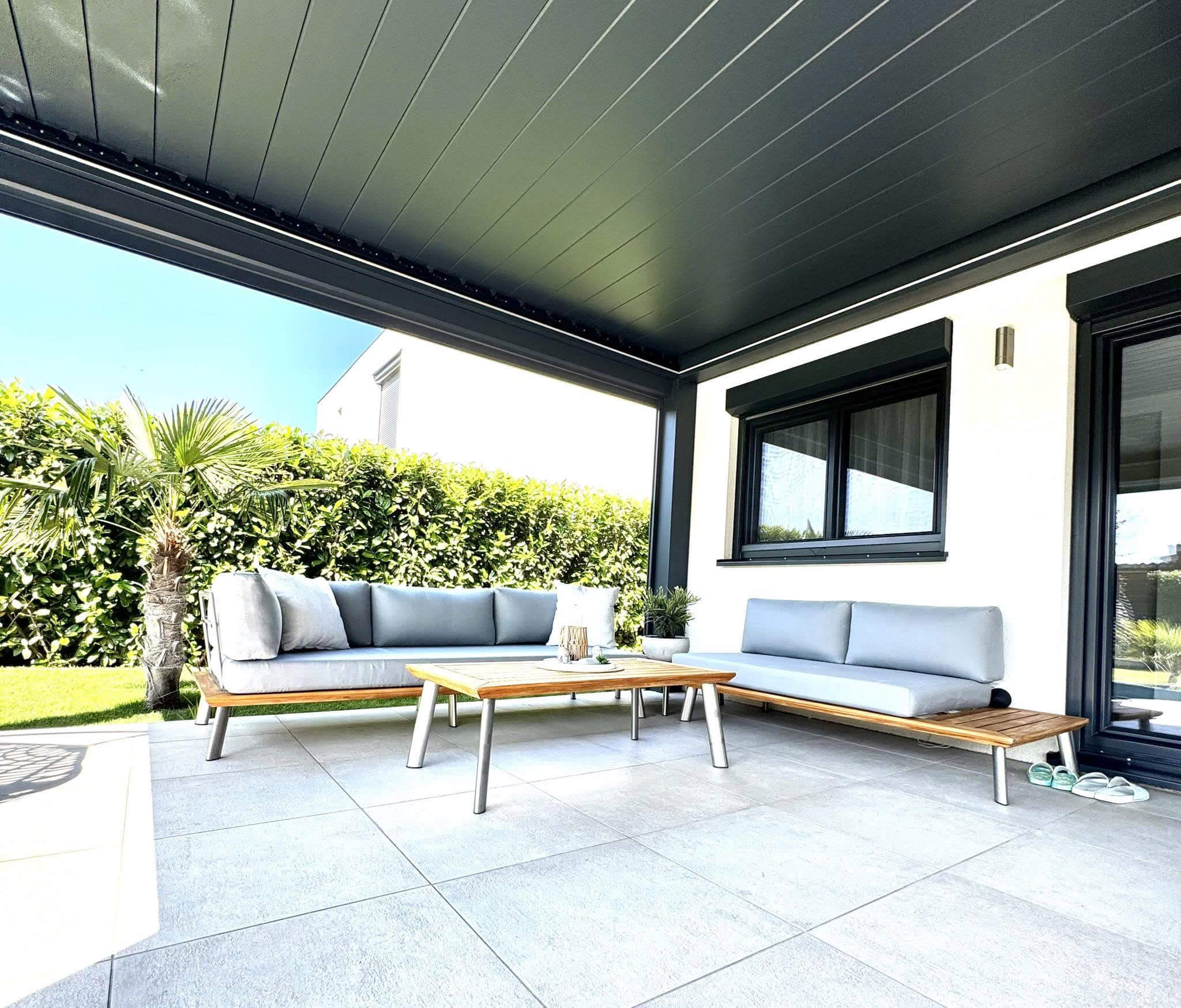 mái nhôm xếp lật tự động