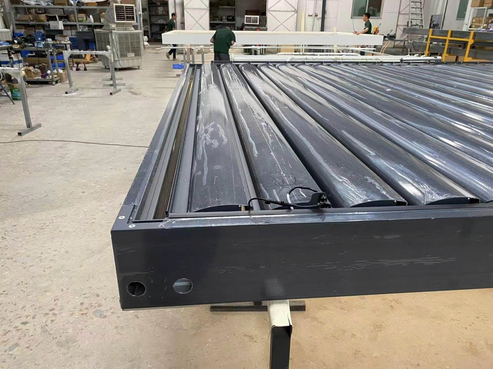 mái nhôm xếp lật tự động của Mái Che Việt