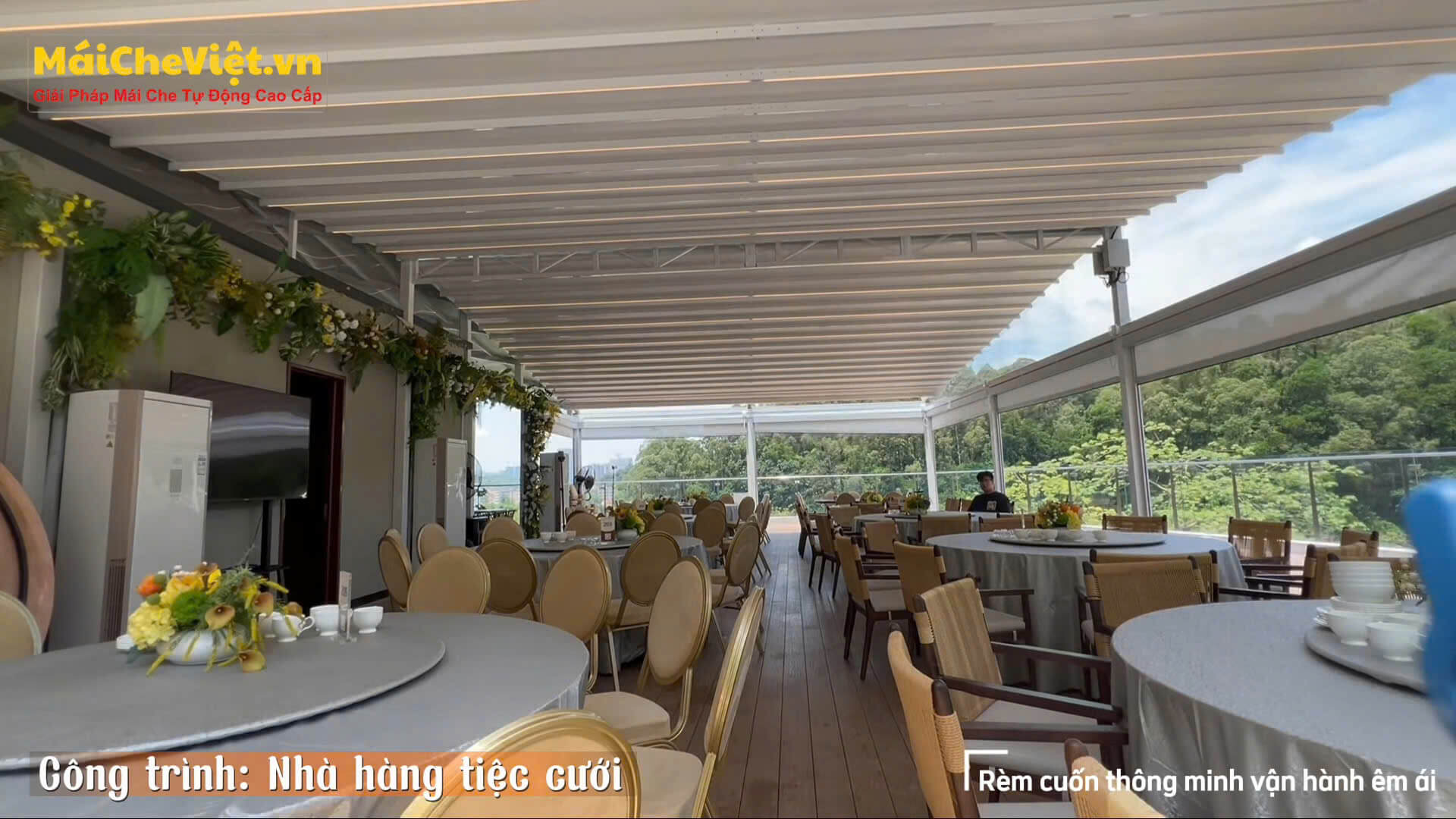 mái bạt xếp cho nhà hàng tiệc cưới ngoài trời do Mái Che Việt thực hiện