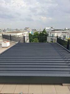 Mái nhôm xếp lùa tự động che ô lấy sáng sân thượng KDC Đạt Gia Hóc Môn