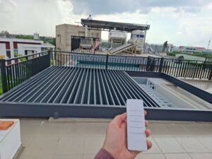 Mái nhôm xếp lùa tự động che ô lấy sáng sân thượng KDC Đạt Gia Hóc Môn