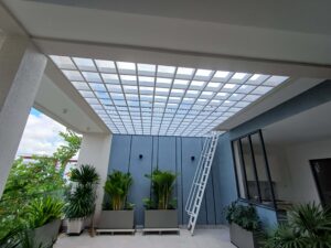 Mái nhôm xếp lùa tự động che ô lấy sáng sân thượng KDC Đạt Gia Hóc Môn