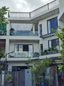 Mái nhôm xếp lùa tự động che ô lấy sáng sân thượng KDC Đạt Gia Hóc Môn