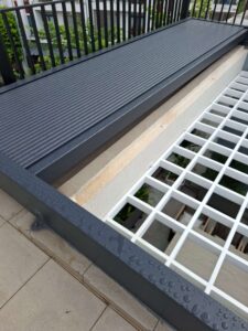 Mái nhôm xếp lùa tự động che ô lấy sáng sân thượng KDC Đạt Gia Hóc Môn