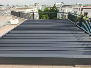 Mái nhôm xếp lùa tự động che ô lấy sáng sân thượng KDC Đạt Gia Hóc Môn
