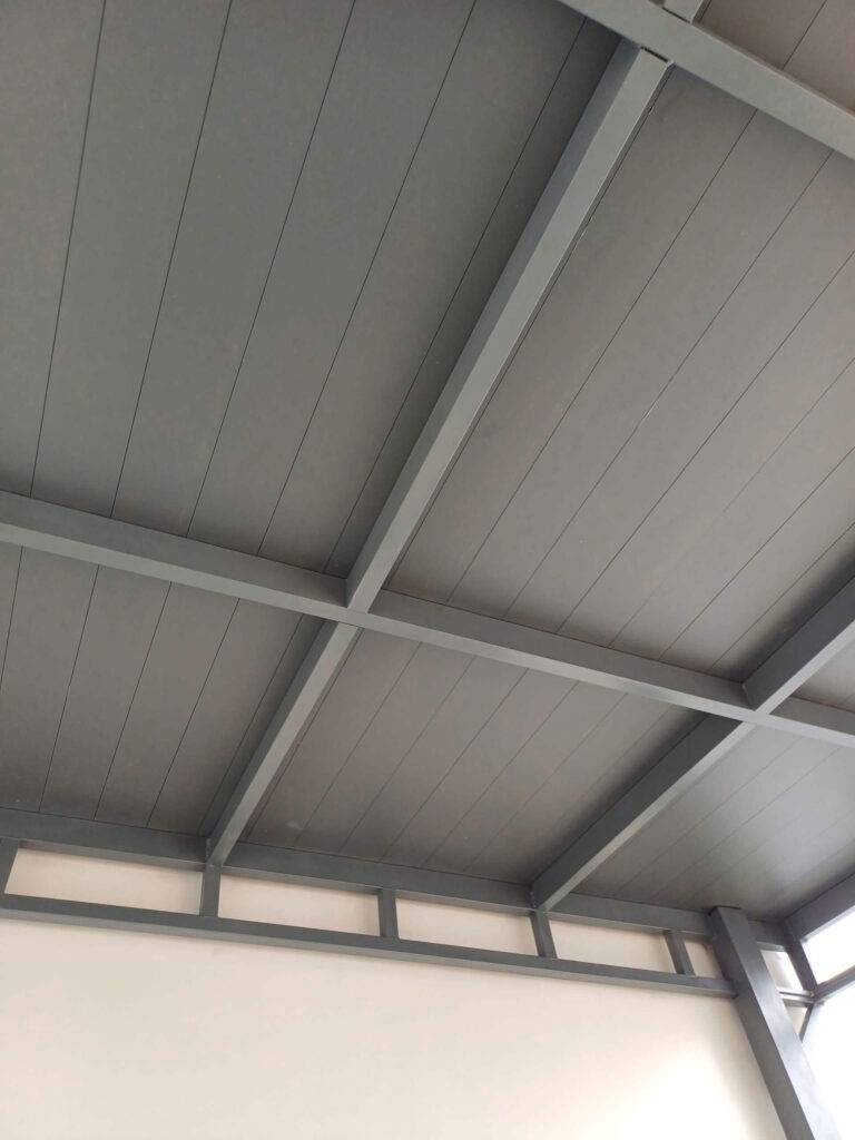 Tấm lợp hợp kim nhôm cho phần mái cố định tại Long Bình