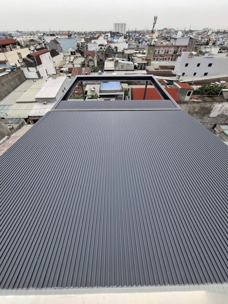 Tấm lợp hợp kim nhôm cho phần mái cố định tại Long Bình