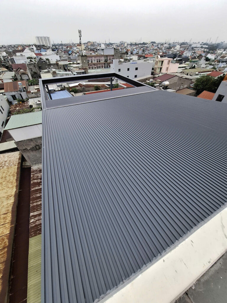Tấm lợp hợp kim nhôm cho phần mái cố định tại Long Bình